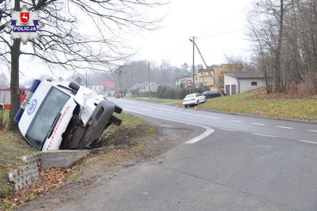 Kierujący audi 42-letni mieszkaniec Zamościa na łuku drogi nie dostosował prędkości do warunków panujących na drodze, foto: Policja