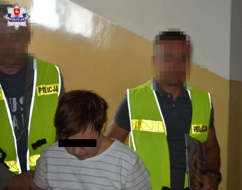 Dziś policjanci doprowadzili kobietę do Prokuratury Rejonowej w Biłgoraju, foto: Polcja