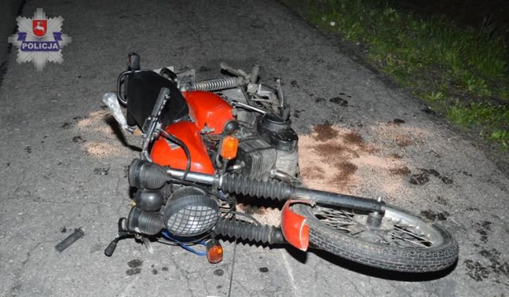 Kierowca doznał licznych obrażeń, podróżował bez kasku ochronnego, foto: Policja