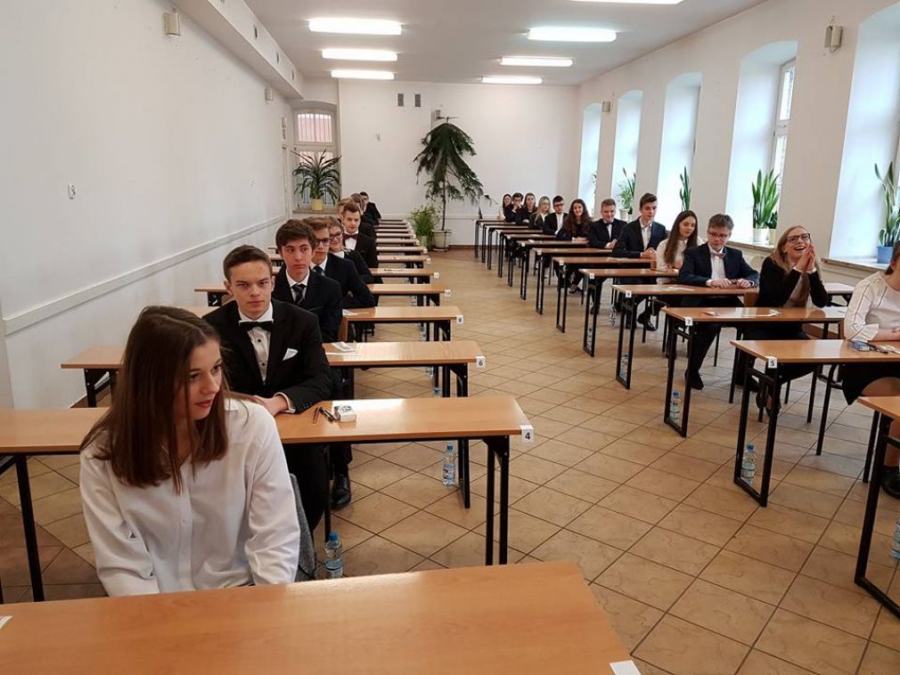 Pierwsza część egzaminu gimnazjalnego w zamojskim Społeczniaku, fot. Zespół Szkół Społecznych im. Unii Europejskiej w Zamościu (materiał nadesłany)