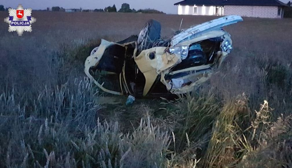 BMW zjechało do rowu i dachowało, foto: Policja