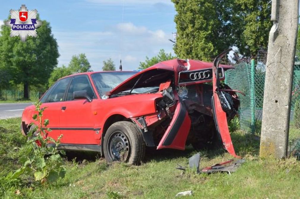 39-letni mieszkaniec gm. Szczebrzeszyn, zjechał z drogi i uderzył w słup trakcji elektrycznej, foto: Policja