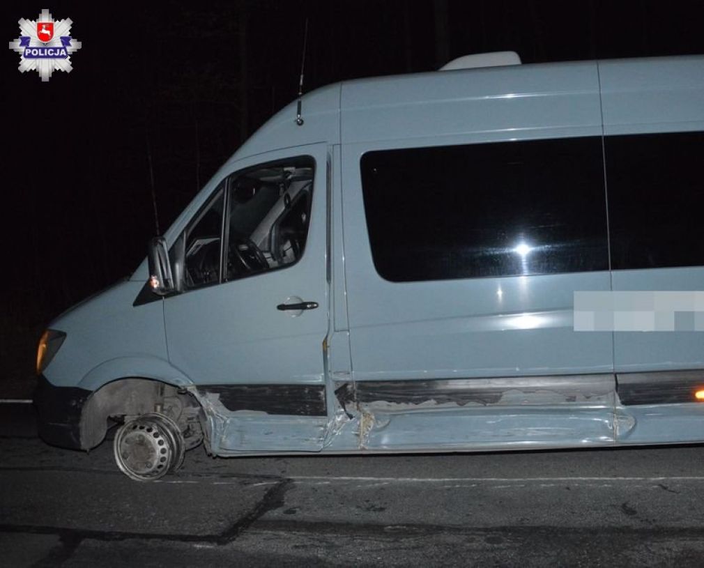 Seat wjechał w rejsowego busa, foto: Policja