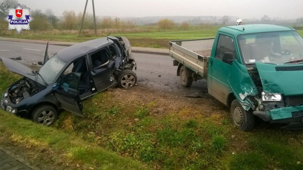 Kierowca nie zachował należytej ostrożności i najechał na tył audi, foto: Policja