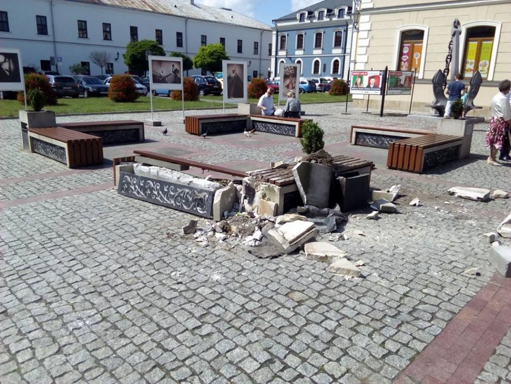 37-latek usłyszał zarzuty usiłowania zabójstwa i uszkodzenia Rynku Solnego, fot. Jacek Bełz (UM Zamość)