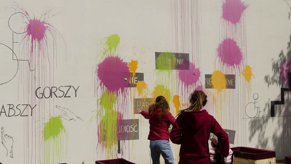 "Kolorem w Szarość" - mural na znak protestu [ZDJĘCIA]