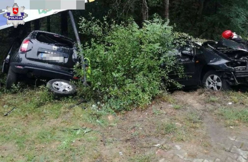 Oba samochody wjechały do przydrożnego rowu, foto: Policja