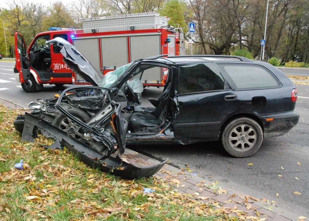 Poważny wypadek na skrzyżowaniu Dzieci Zamojszczyzny i Sadwoej, foto: Policja