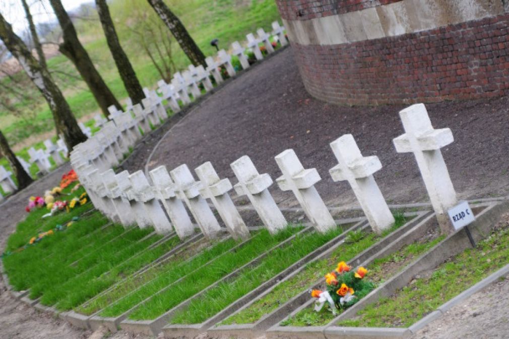 W zakres planowanych prac wchodzi wymiana elementów betonowych tj. krzyży, obramowań i poduszek, foto: archiwum (zdjęcie poglądowe)