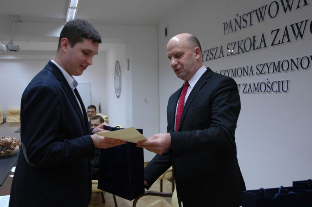 Zwycięzcy otrzymali nagrody od Państwowej Wyższej Szkoły Zawodowej w Zamościu, foto:materiał nadesłany
