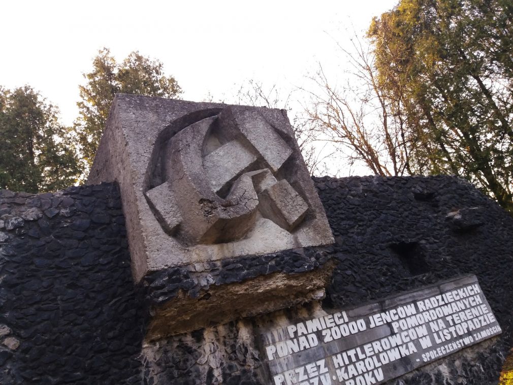 Zdaniem IPN symbol sierpa i młota należy usunąć a napis zmienić, foto: materiał redakcyjny