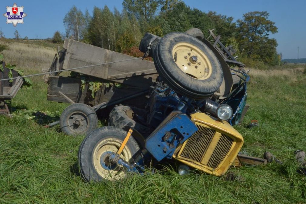 Ciągnik przewrócił się przygniatając 31-latka, foto: Policja