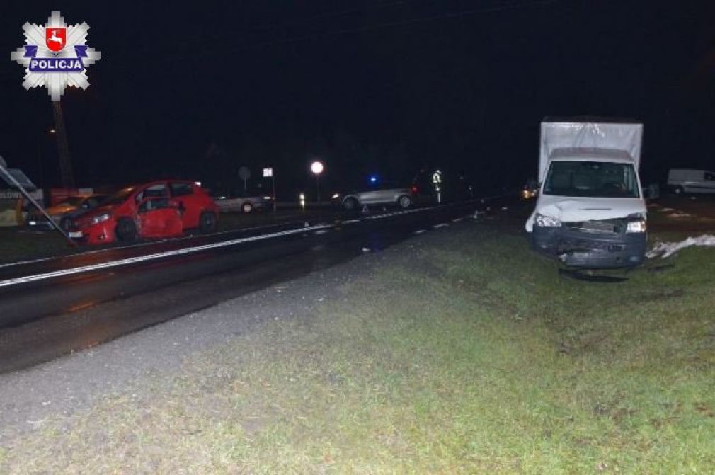Trzy osoby trafiły do szpitala po wypadku w Kalinowicach, foto: Policja