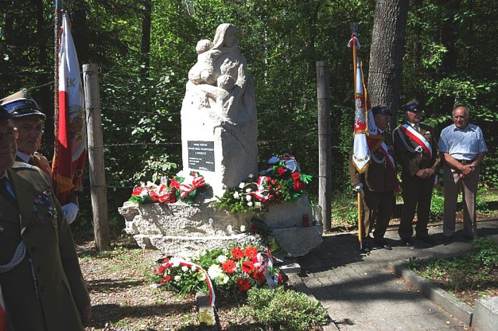 Uroczystości odbywają przy pomniku Dzieci Zamojszczyzny, foto: archiwum