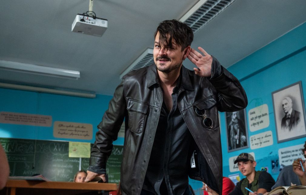 kadr z filmu "Pie_rzyć Mickiewicza"