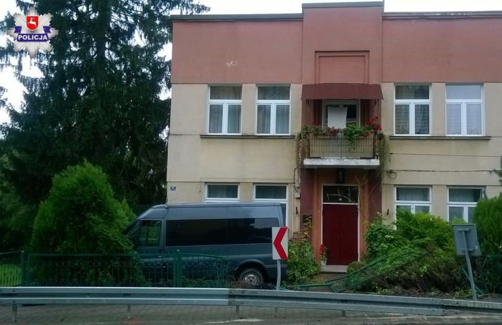 18-letni kierowca forda nie dostosował prędkości do warunków drogowych, foto: Policja
