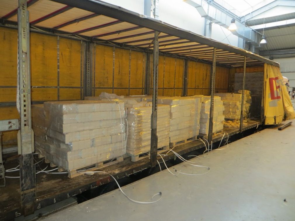 Łączna wartość rynkowa ujawnionych papierosów wyniosła ponad 97 tys. zł. , foto: KAS materiał nadesłany