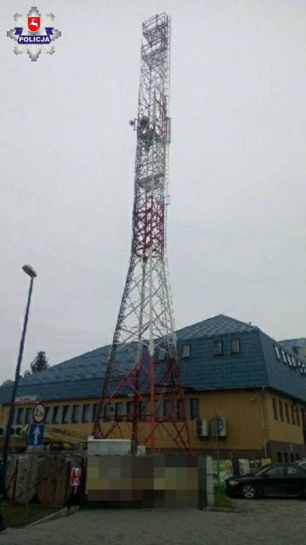 Próbowała skoczyć z wieży telekomunikacyjnej,foto: Policja