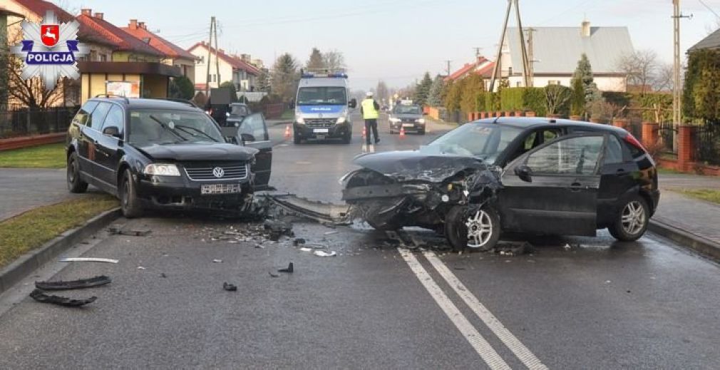 Kierująca Fordem na łuku drogi straciła panowanie nad pojazdem, foto: Policja