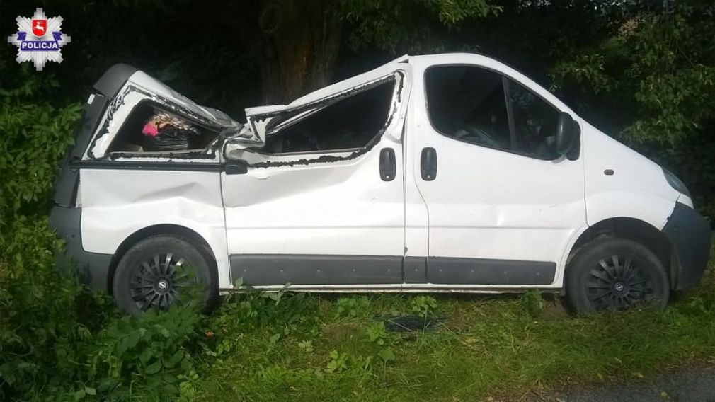 Kierowca oraz pasażerowie opla nie odnieśli poważniejszych obrażeń, foto: Policja