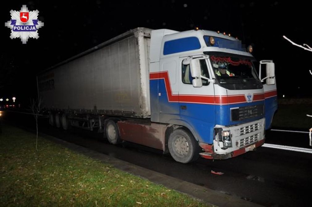 Kierujący samochodem ciężarowym marki Volvo potrącił 49-letniego obywatela Ukrainy, foto: Policja