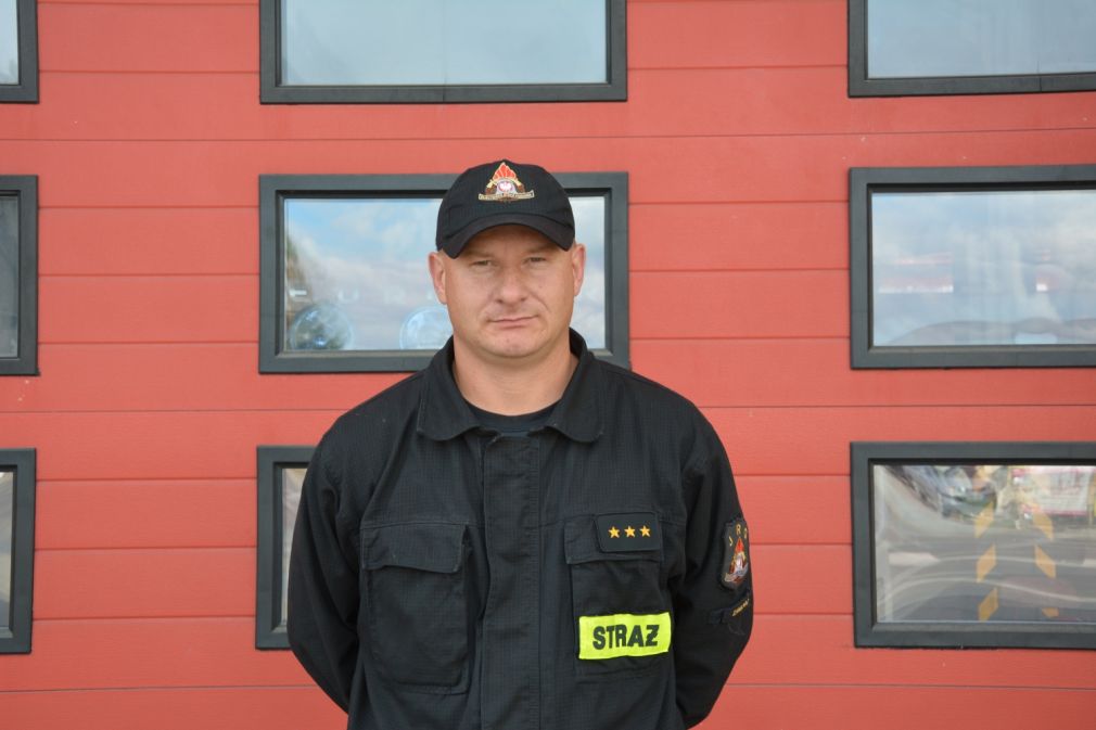 Strażak, który uratował desperata to asp. sztab. Adrian Chwała - dowódca zastępu z Jednostki Ratowniczo Gaśniczej w Zamościu. foto: materiał nadesłany