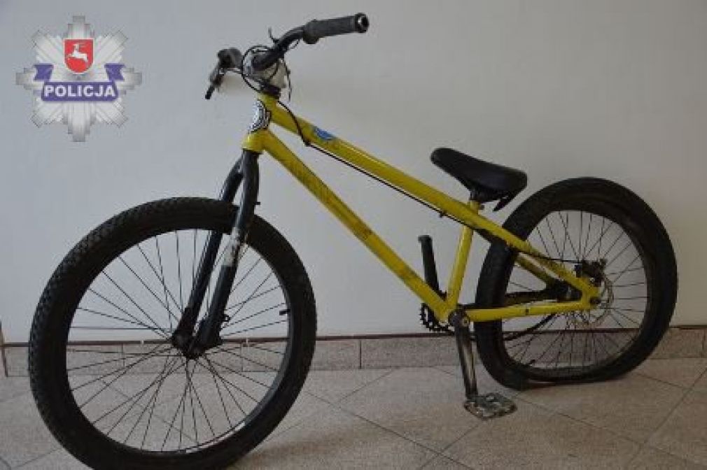 15-letni rowerzysta zderzył się z samochodem osobowym, foto: Policja
