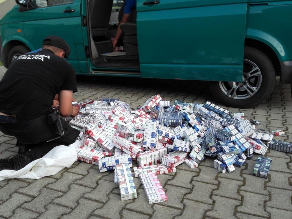 Funkcjonariusze znaleźli w sumie 1603 paczki papierosów, foto: KAS, materiał nadesłany