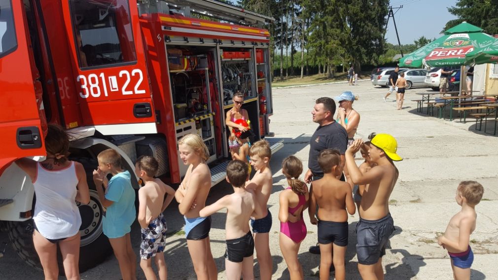 Najmłodsi wypoczywający mieli okazję zobaczenia samochodu pożarniczego od wewnątrz, foto: PSP Zamość, materiał nadesłany