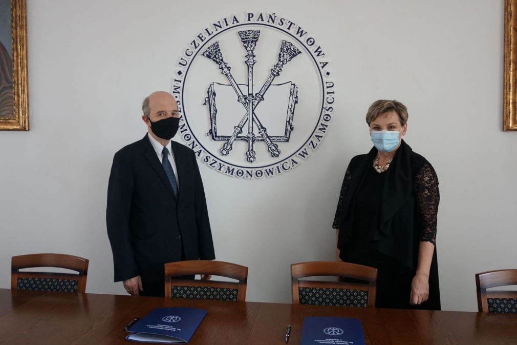 Zdjęcie z podpisania porozumienia – rektor UPZ dr hab. Andrzej Samborski i dyrektor ZS nr 2 w Szczebrzeszynie Małgorzata Piłat, foto: materiał nadesłany